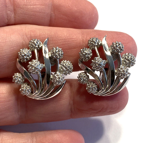 Crown Trifari Clip On Earrings Textured Dimensional Silver Rounds 80s Vintage - Picture 3 of 6